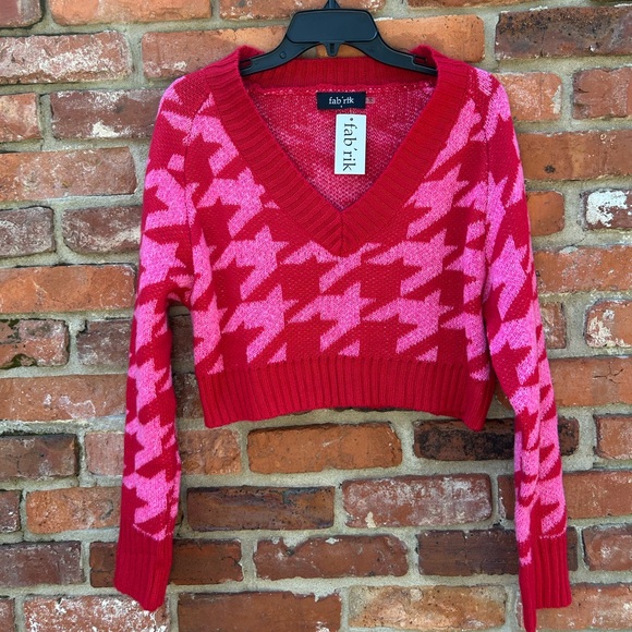 fab'rik Sweaters - Fab'rik NWT Women's Red and Pink V-Neck Cropped Sweater Small
